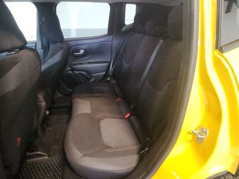 Used 2023 Jeep Renegade Trailhawk image 9