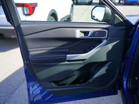 Used 2021 Ford Explorer XLT image 18