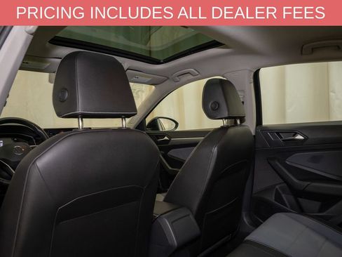 Used 2025 Volkswagen Jetta SE FWD image 8