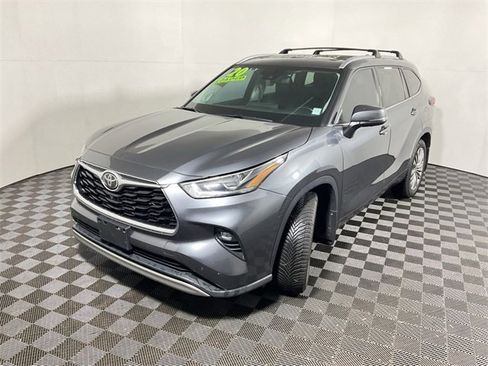 Used 2020 Toyota Highlander Platinum image 10