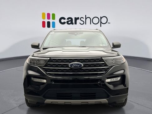 Used 2022 Ford Explorer XLT w/ Equipment Group 202A image 8