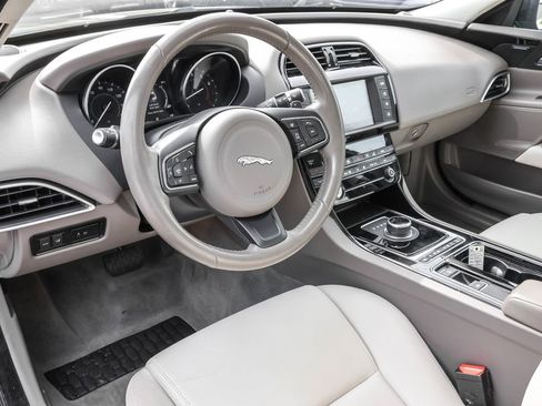 Used 2018 Jaguar XE Premium AWD/4WD image 3