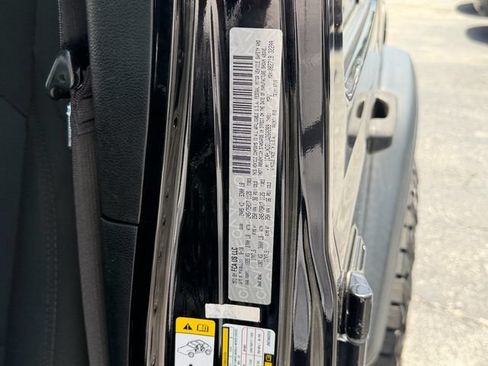 Used 2018 Jeep Wrangler Unlimited Sport S AWD/4WD image 16
