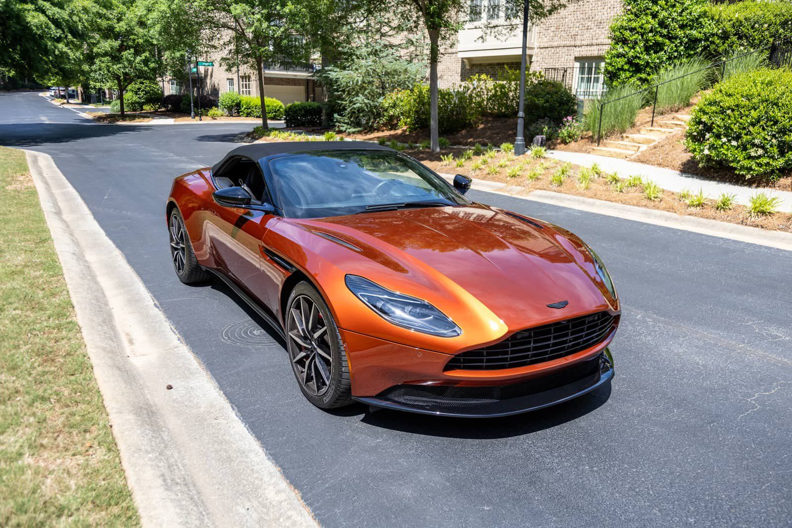 Used 2021 Aston Martin DB11 Volante RWD image 27