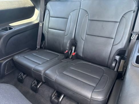 Used 2023 GMC Acadia SLT AWD/4WD image 18