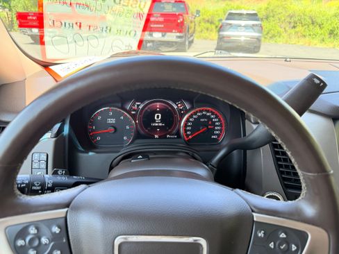 Used 2015 GMC Yukon Denali w/ Open Road Package AWD/4WD image 17