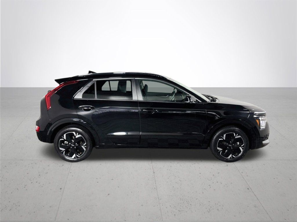 Used 2023 Kia Niro Wind w/ Wind Preserve Package FWD image 5