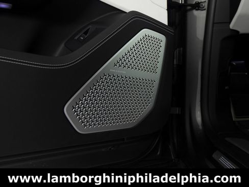 Used 2022 Lamborghini Urus AWD/4WD image 13