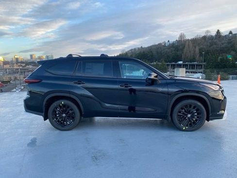 New 2026 Toyota Highlander XSE image 3