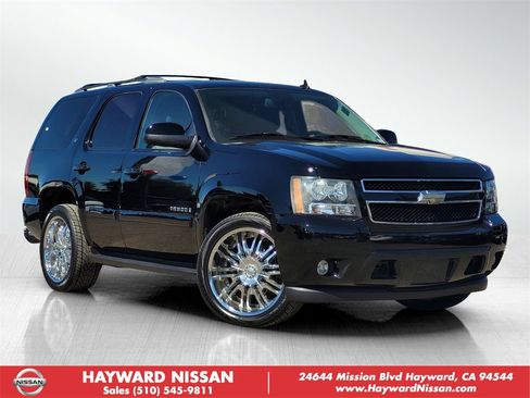 Used 2009 Chevrolet Tahoe LT w/ Convenience Package image 1