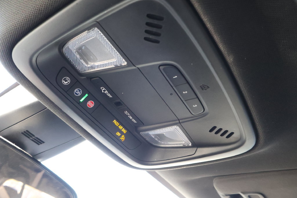 Used 2023 Chevrolet Traverse LT AWD/4WD image 29