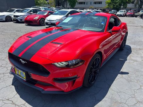 Used 2018 Ford Mustang Coupe RWD image 9
