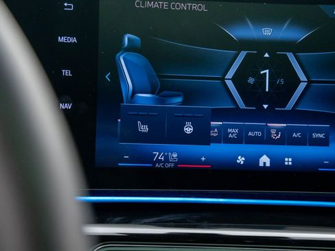 Certified 2025 BMW X2 xDrive28i w/ M Sport Package image 26