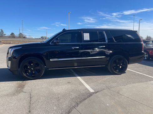 Used 2019 Cadillac Escalade ESV Platinum image 6