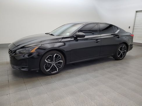 Used 2025 Nissan Altima 2.5 SR FWD image 2