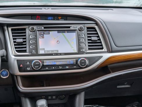 Used 2017 Toyota Highlander Limited Platinum image 20