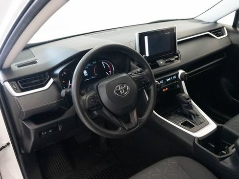 Used 2023 Toyota RAV4 XLE AWD/4WD image 3
