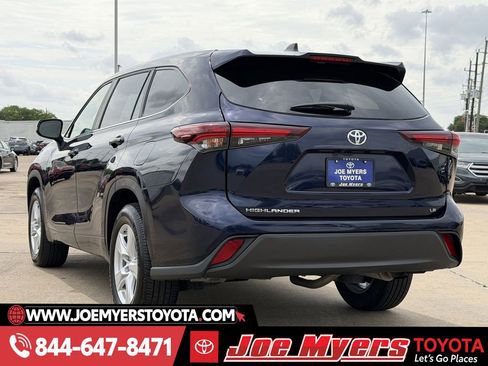 Used 2025 Toyota Highlander LE image 7