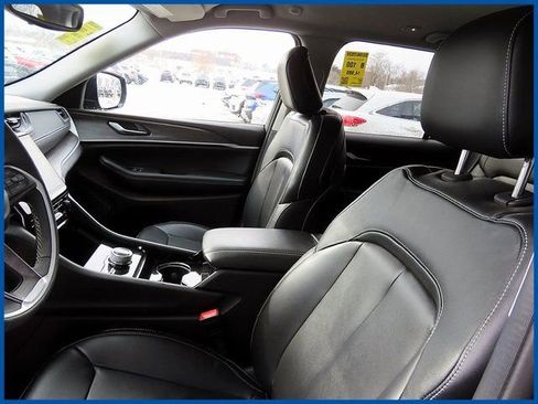 Certified 2023 Jeep Grand Cherokee Limited image 13