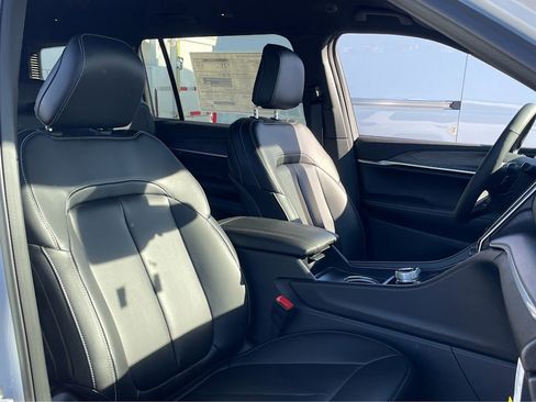 New 2024 Jeep Grand Cherokee L Limited image 16