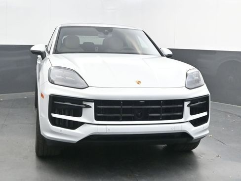 New 2025 Porsche Cayenne Coupe image 10