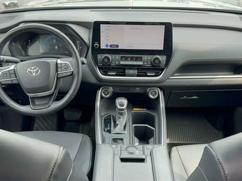 Used 2024 Toyota Grand Highlander XLE image 14