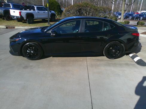 Used 2025 Toyota Camry SE image 8