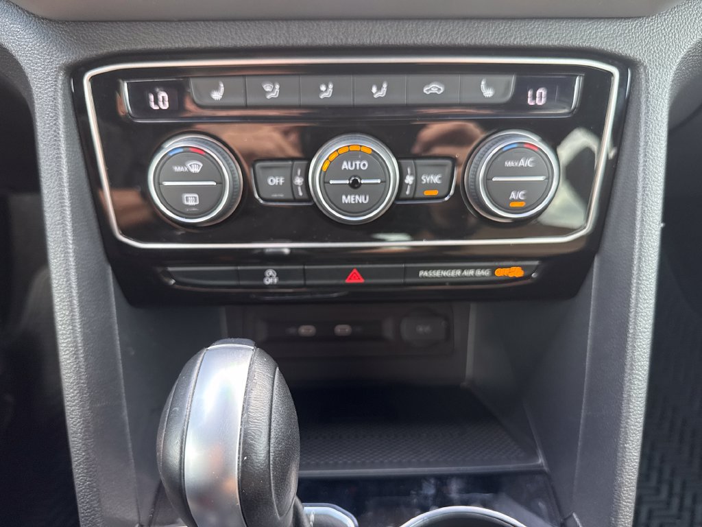 Used 2022 Volkswagen Atlas Cross Sport SE FWD image 19