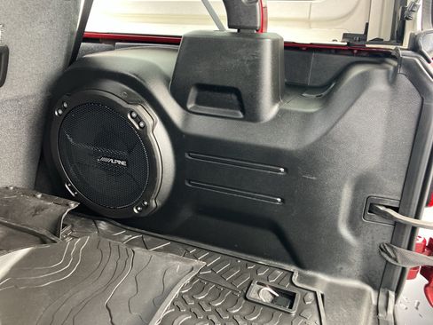 Used 2021 Jeep Wrangler Unlimited Sahara AWD/4WD image 33