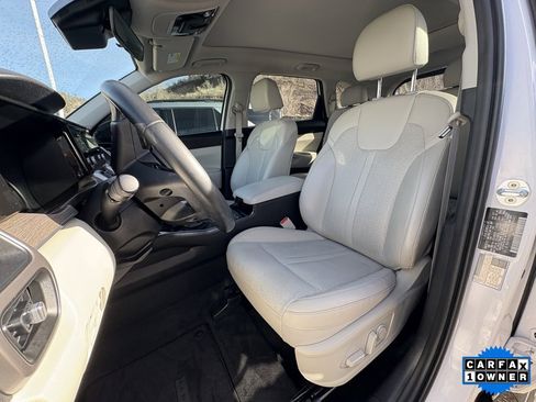 Used 2021 Kia Sorento EX w/ Panoramic Sunroof Package image 2