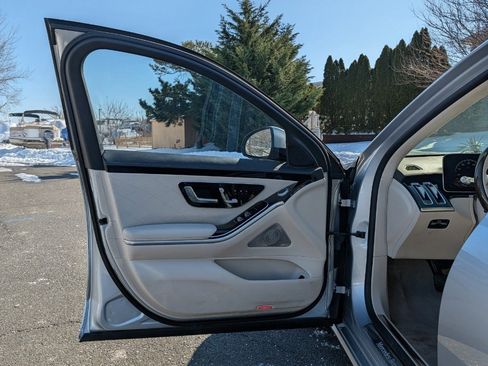 Used 2022 Mercedes-Benz S 580 4MATIC Sedan w/ Warmth & Comfort Package image 9