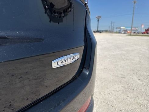 Used 2025 Jeep Compass Latitude w/ Sun & Sound Group image 10