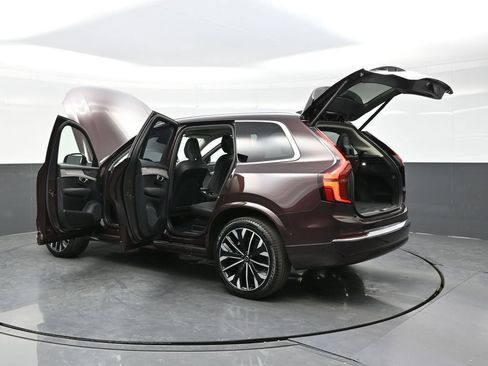Used 2025 Volvo XC90 B5 Ultra AWD/4WD image 47
