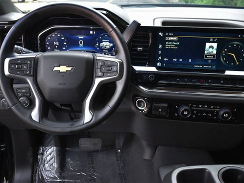 Used 2023 Chevrolet Silverado 1500 LT w/ Leather Package AWD/4WD image 12