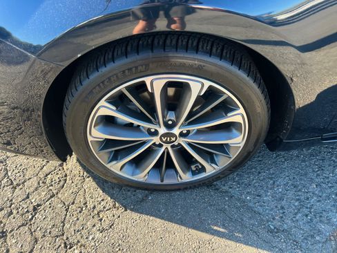 Used 2019 Kia Cadenza Technology image 10