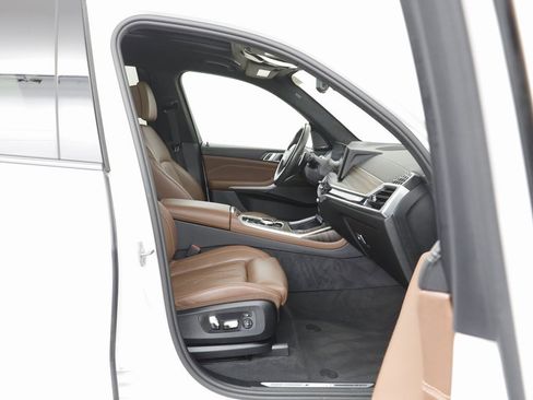 Certified 2025 BMW X7 M60i image 21