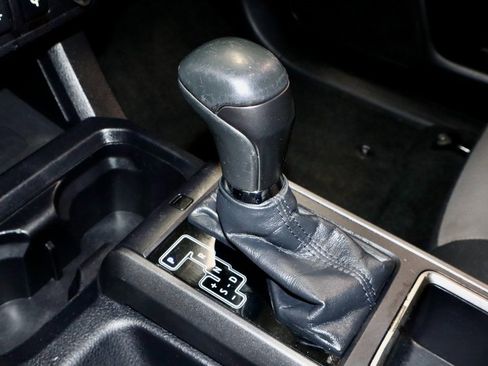 Used 2020 Toyota Tacoma TRD Off-Road w/ Technology Package image 32