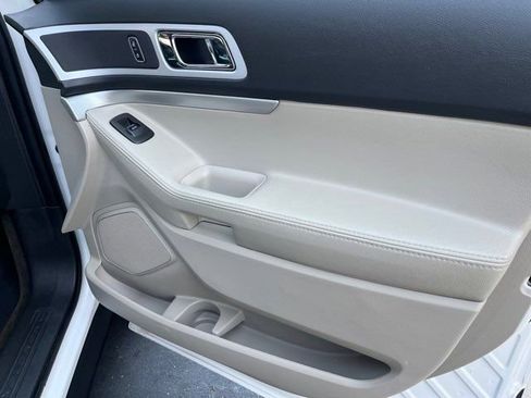 Used 2013 Ford Explorer XLT image 26