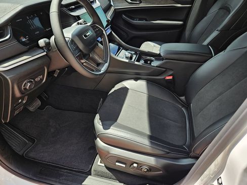 New 2026 Jeep Grand Cherokee Altitude RWD image 12