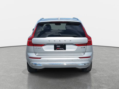 Used 2022 Volvo XC60 B5 Inscription image 5