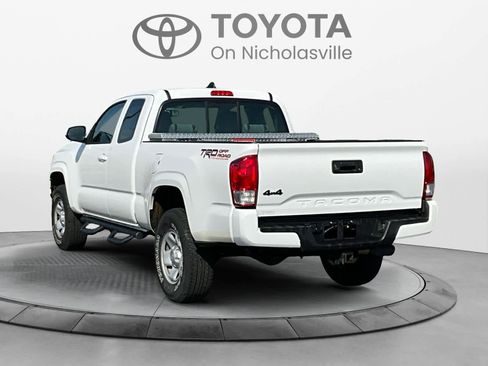 Used 2017 Toyota Tacoma SR AWD/4WD image 4
