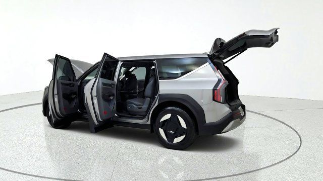 Used 2024 Kia EV9 Light Long Range RWD image 16