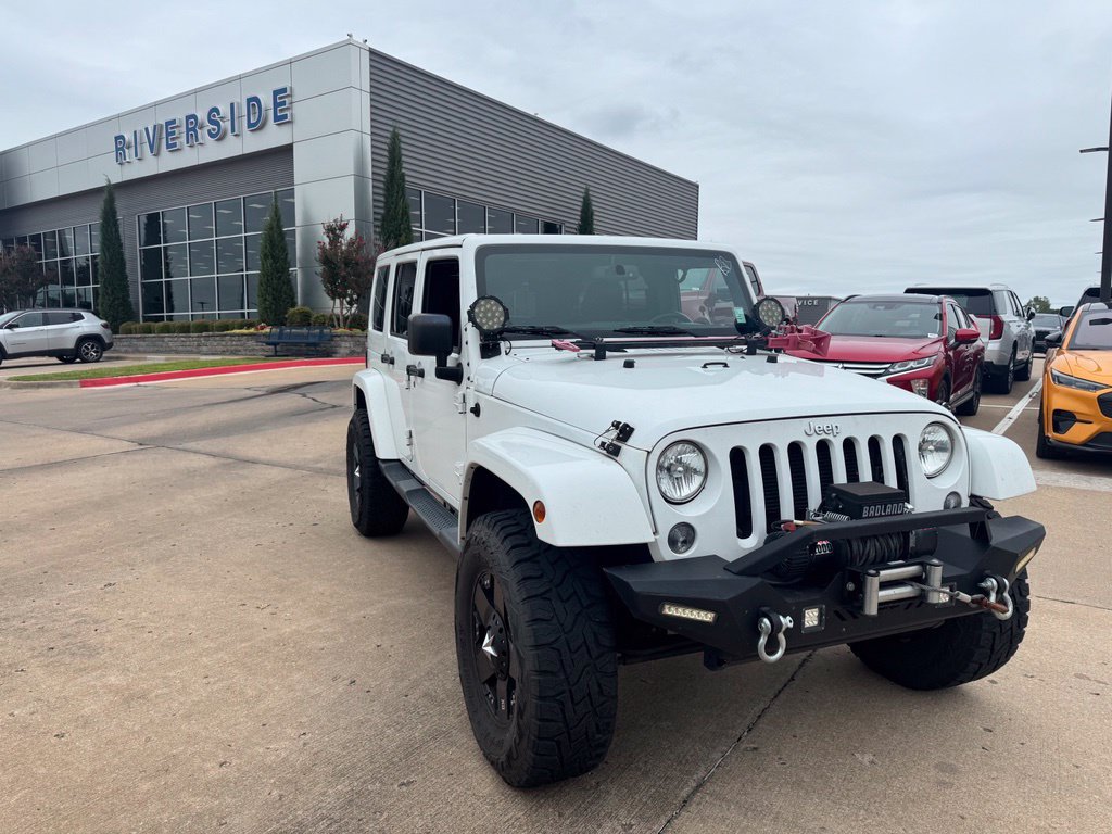 Used 2015 Jeep Wrangler Unlimited Sahara w/ Connectivity Group AWD/4WD image 3