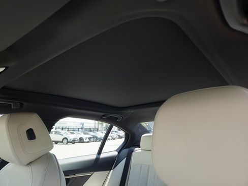 New 2026 BMW 550e xDrive image 13