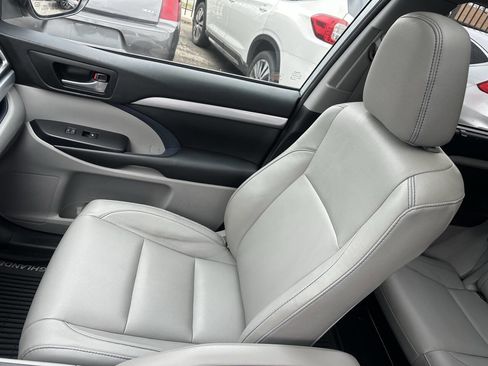 Used 2018 Toyota Highlander XLE image 38