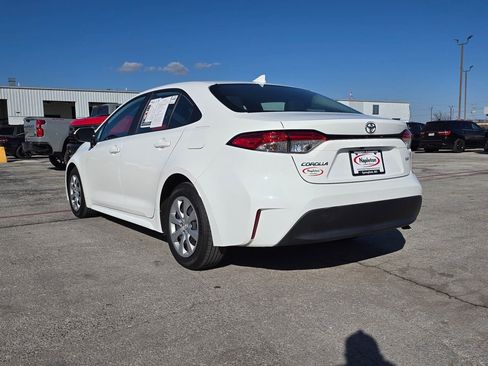 Used 2023 Toyota Corolla LE image 4