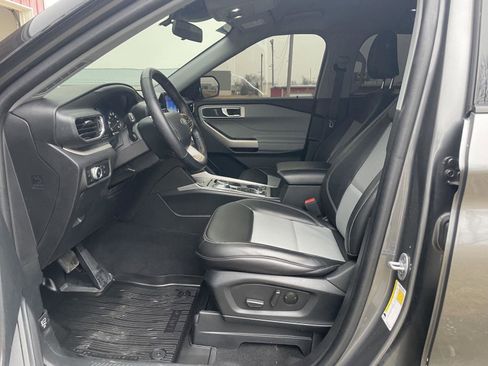 Used 2023 Ford Explorer XLT w/ Equipment Group 202A image 11