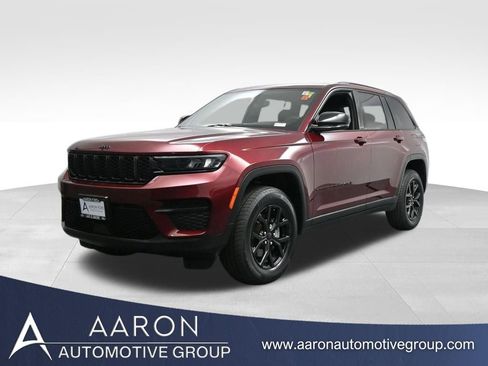 Used 2024 Jeep Grand Cherokee Altitude image 1