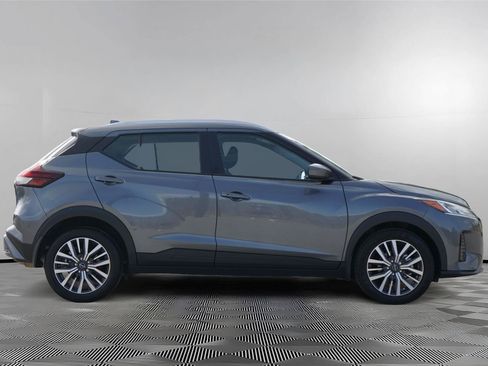 Used 2024 Nissan Kicks SV FWD image 4