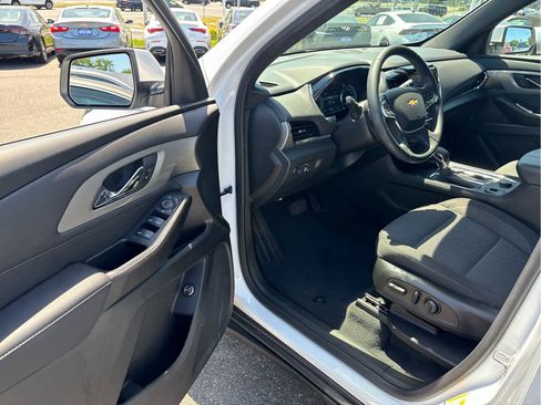 Certified 2023 Chevrolet Traverse LT w/ LPO, Floor Liner Package AWD/4WD image 8